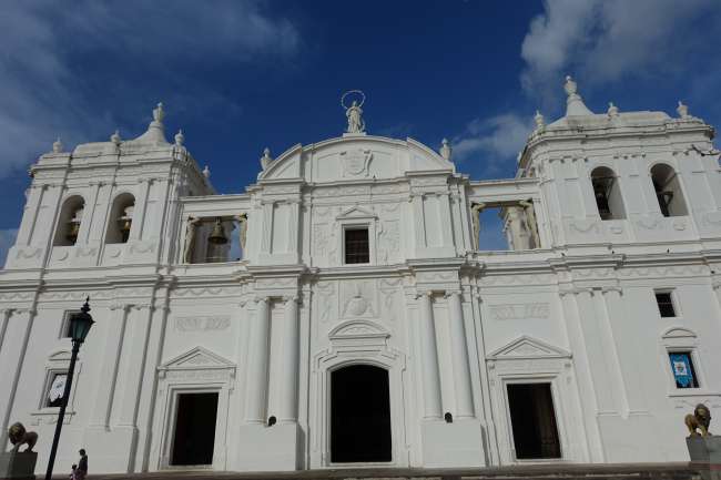Die brühmte weiße Kathedrale in León