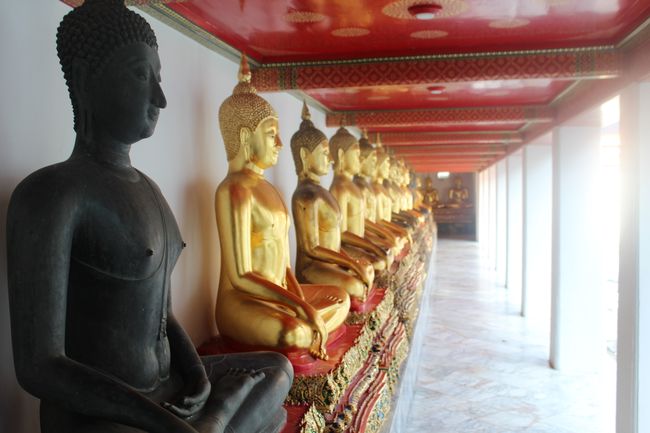 Wat Pho: sitzende Buddhas