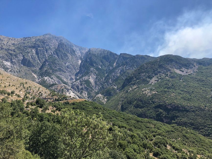 Auf dem Weg entlang der Küste hoch über die Berge durch die wunderschöne Natur⛰ - Albanien