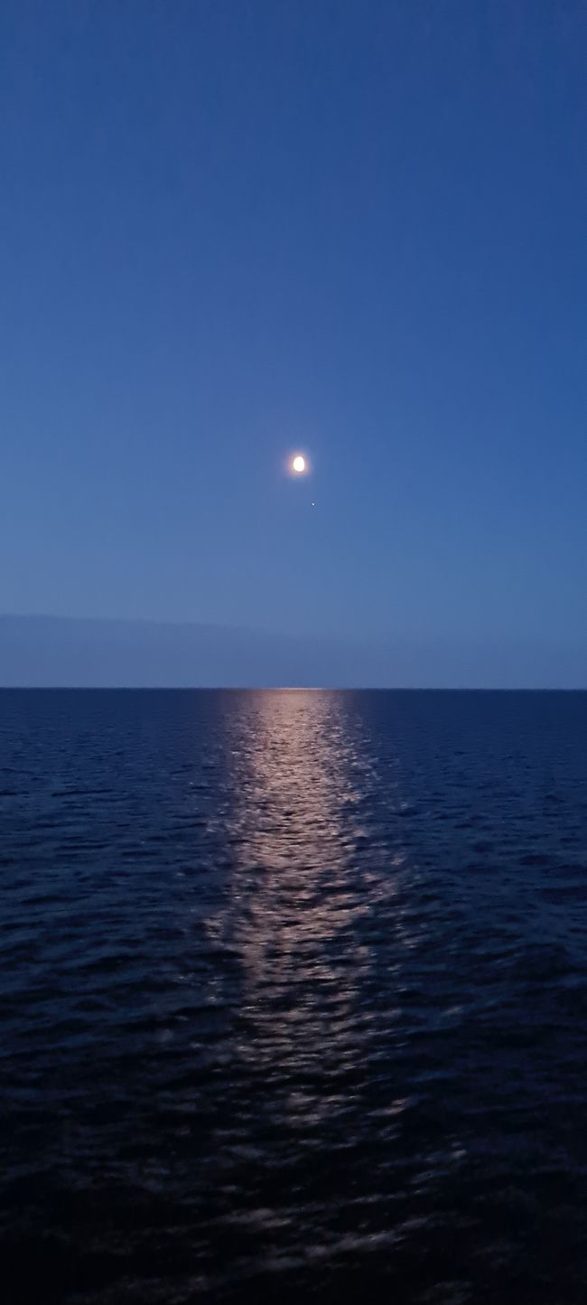 At night in the Barents Sea