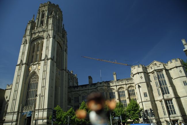 Direkt neben besagtem Museum befindet sich auch die Bristol University mit ihrem imposanten Turm