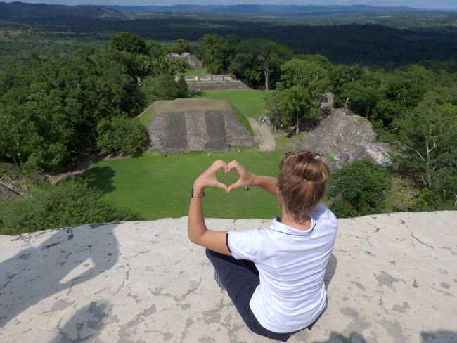 Ausblick von “El Castillo“ - Pyramide mit einer Höhe von 40 Metern