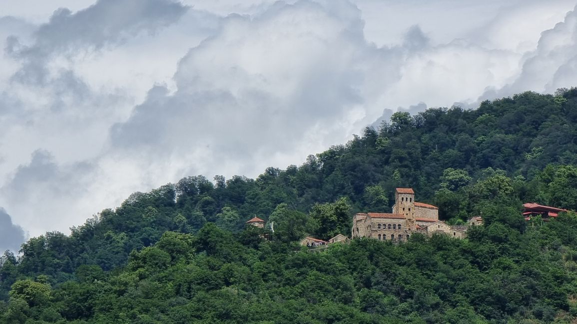 Kloster in den Wolken