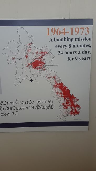 Laos hatte es besonders getroffen. Bis heute ist man dabei Bomben zu entschärfen. Es wird empfohlen nur auf ausgeschilderten Wegen zu laufen, da überall unter einem etwas in die Luft gehen könnte. 
