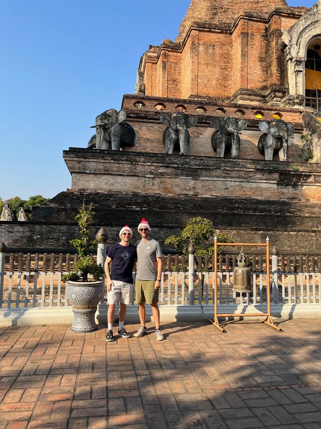 Wat Chedi Luang - The kerchief cap is a must
