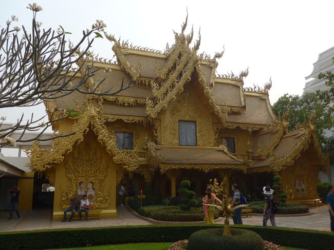 Chiang Rai - weißer Tempel und schwarzes Haus (Thailand Teil 10)