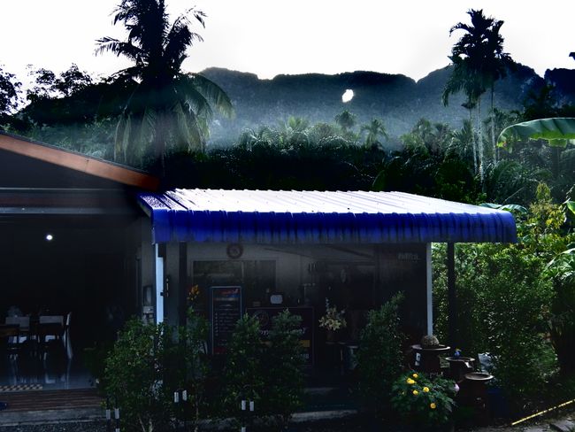 Der Coffee shop und das Loch - khao thalu 