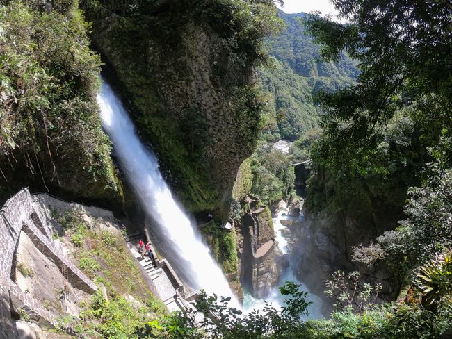 El Pailon del diablo waterfall