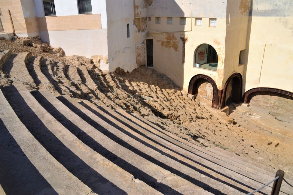 ein relativ weit überbautes römisches Theater