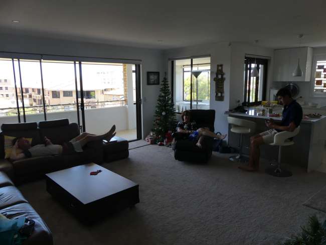 Cozy Christmas day with everyone lying around :D