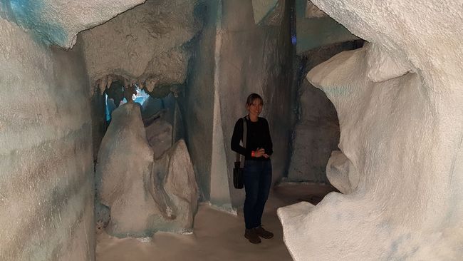 Sylvi in the ice cave