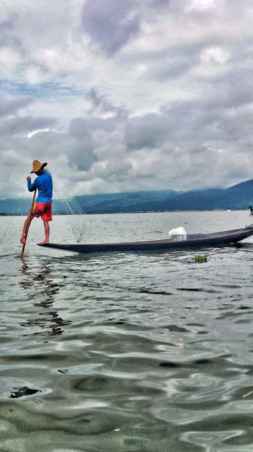 One-legged rowing on Inle Lake