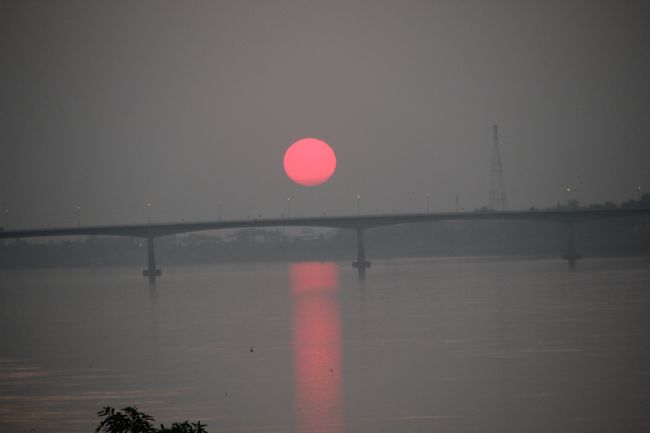 Sun over the Friendship Bridge, almost setting