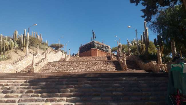 Humahuaca - statue for heroes