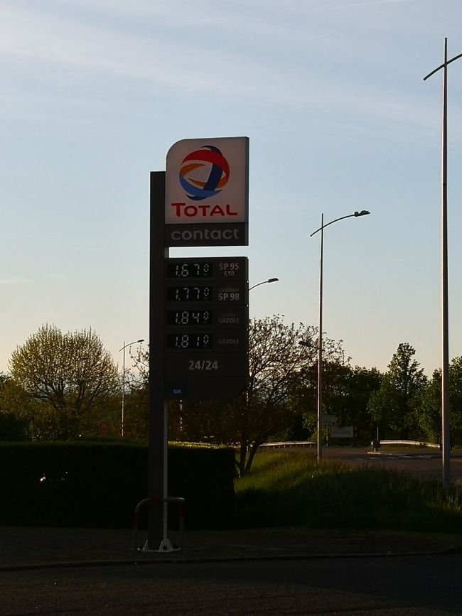 Benzin ist deutlich günstiger als bei uns 