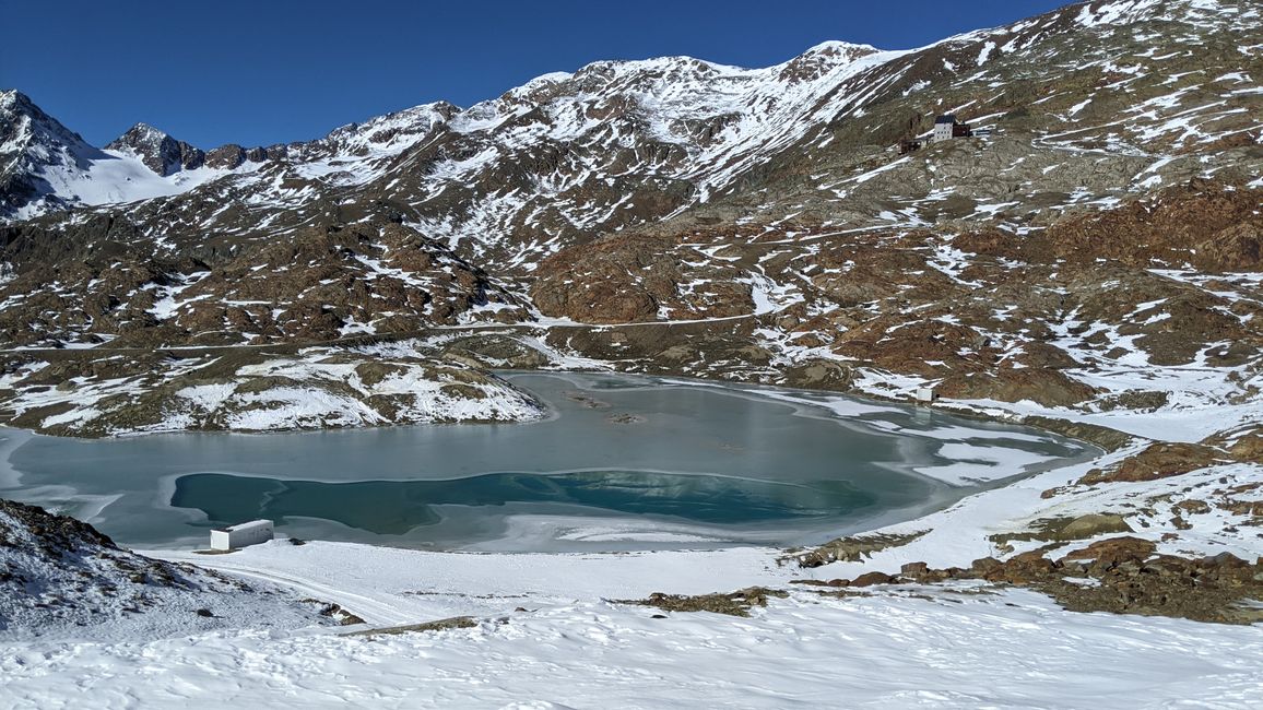 Der angetaute Gletschersee - wir haben Plusgrade auf 3000m