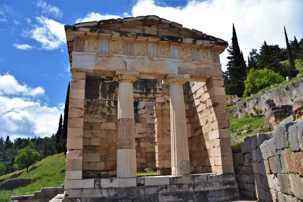 Die Schatzkammer der Stadt Athen, die an das Orakel gespendet wurde. 
