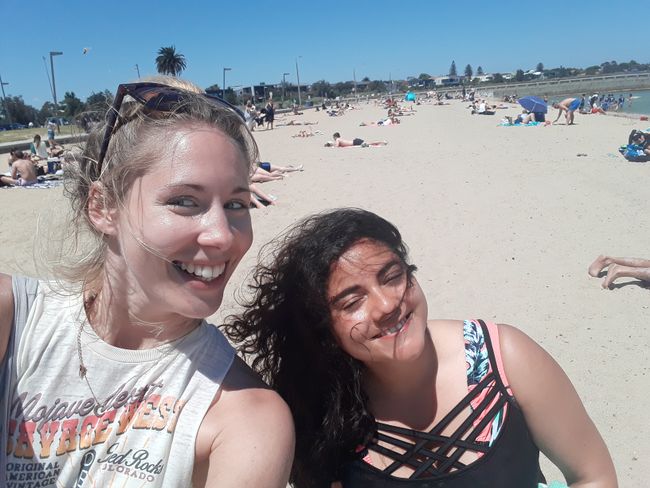 A very sunny day with my flatmates at the beach:)