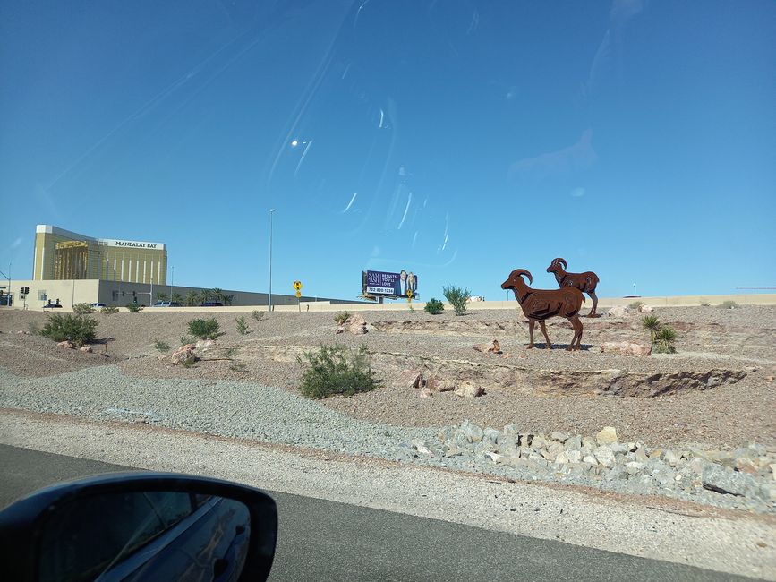 Cuma, Vegas'a dönüş yolu