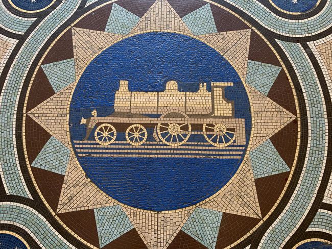 Mosaik im Bahnhof