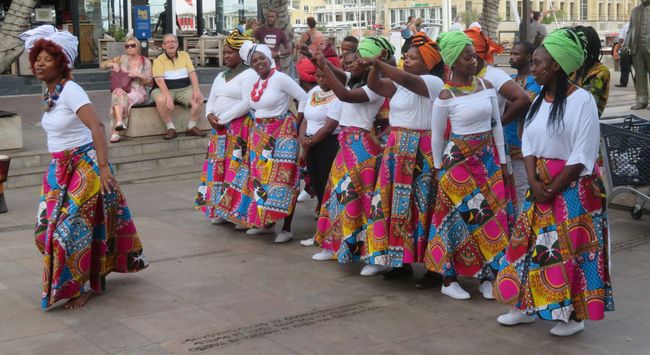 Afrikanische Volklore an der Waterfront