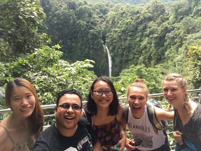 Unsere Freunde aus Panama am La Fortuna Wasserfall
